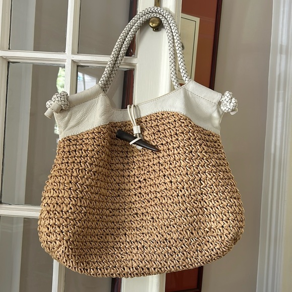 Raffia bag with white leather detail and straps. Multiple inside pockets. - Picture 1 of 6